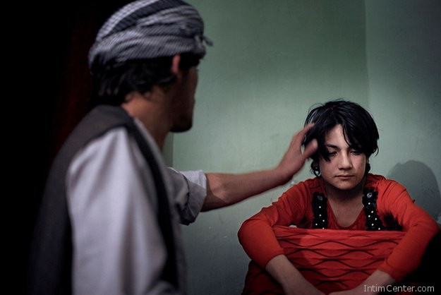 afgan_ferfi_kislannyal_szexel